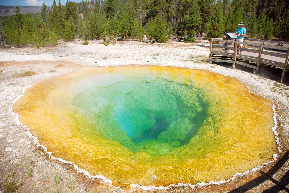 Vụ phun trào thủy nhiệt tại Công viên Quốc gia Yellowstone khiến du khách hoảng sợ bỏ chạy