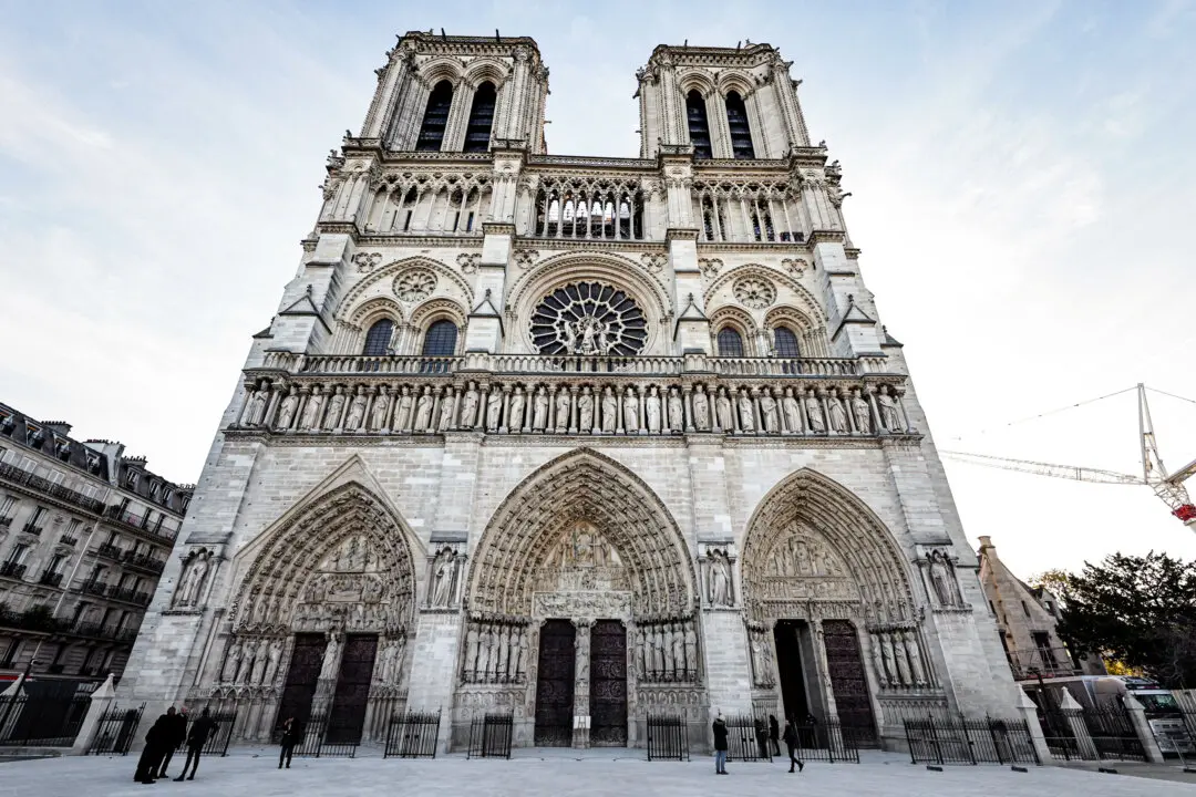 Trái tim nước Pháp: Câu chuyện về nhà thờ Đức Bà Paris