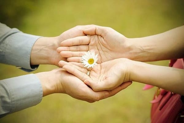 Sức mạnh của lòng tốt: Hành thiện không chỉ nâng cao hạnh phúc mà còn thay đổi DNA